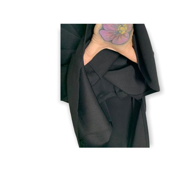 WHBM Crepe Textured V Neck Sheath Dress Size 0P - Picture 12 of 12